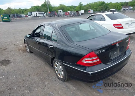 2005 Mercedes-Benz C 320 Luxury 4Matic z USA, uszkodzony, nr VIN WDBRF84J65F655385